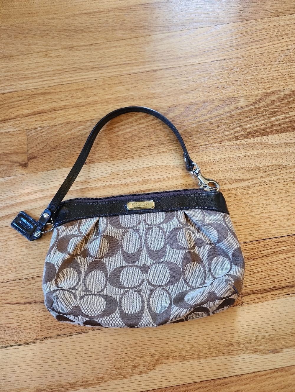 Coach Vintage Signature Wristlet Brown